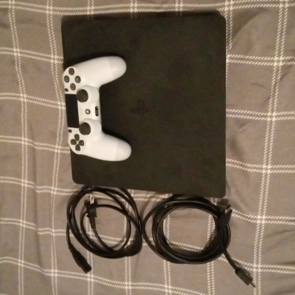 Slim PlayStation 4